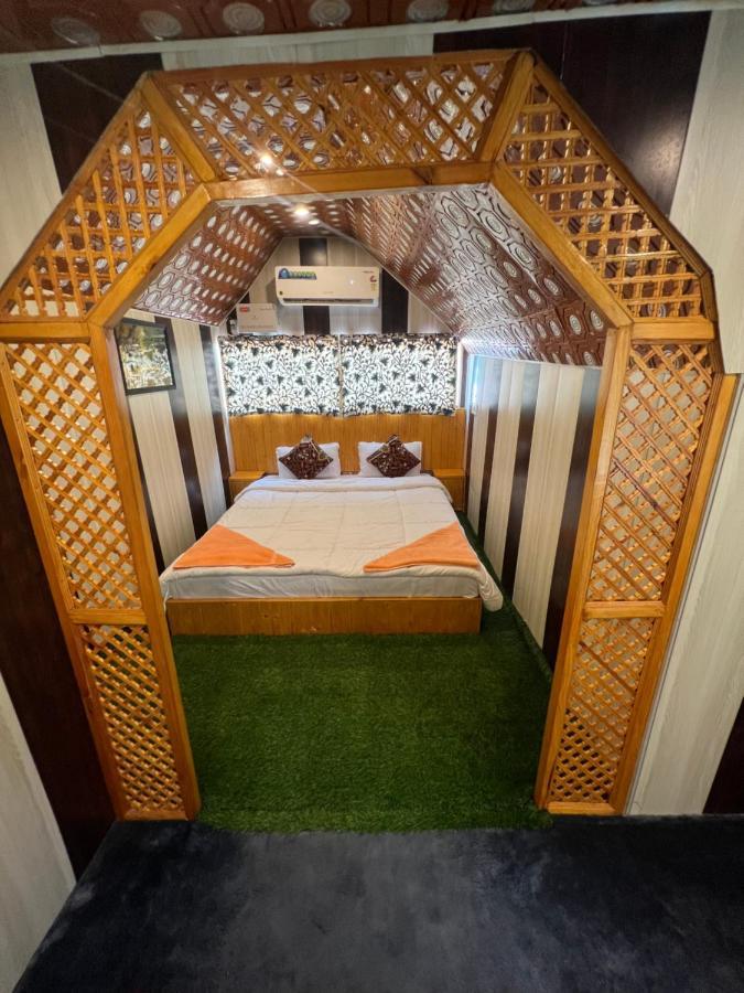 Aristotle Group Of Houseboats & Transportation Hotel Srinagar  Exterior photo