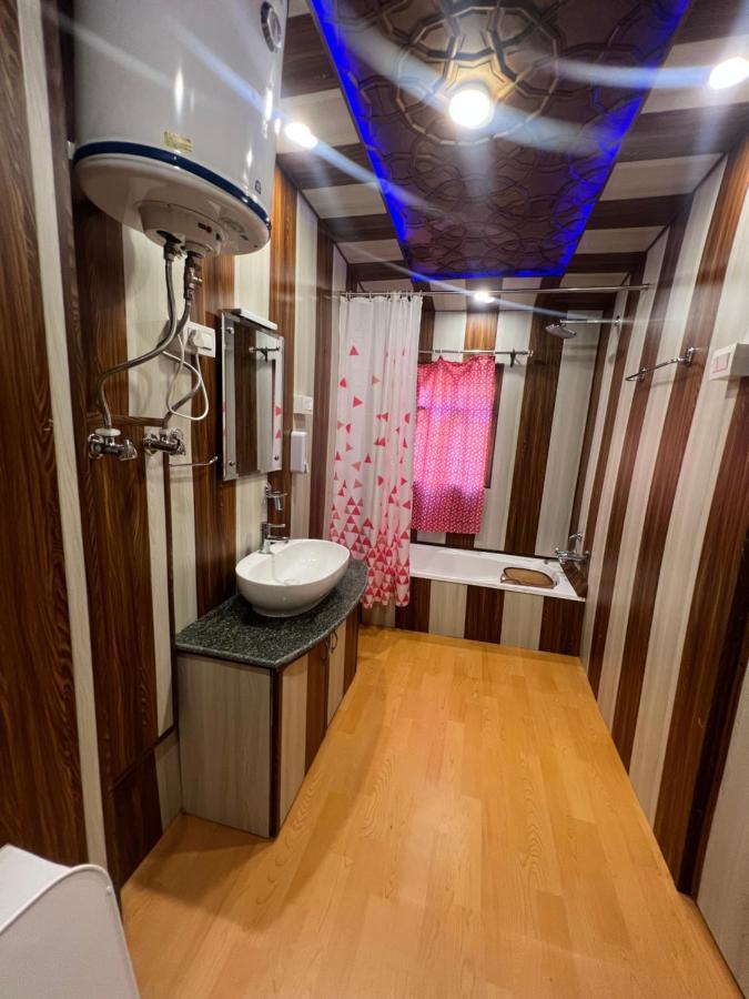 Aristotle Group Of Houseboats & Transportation Hotel Srinagar  Exterior photo